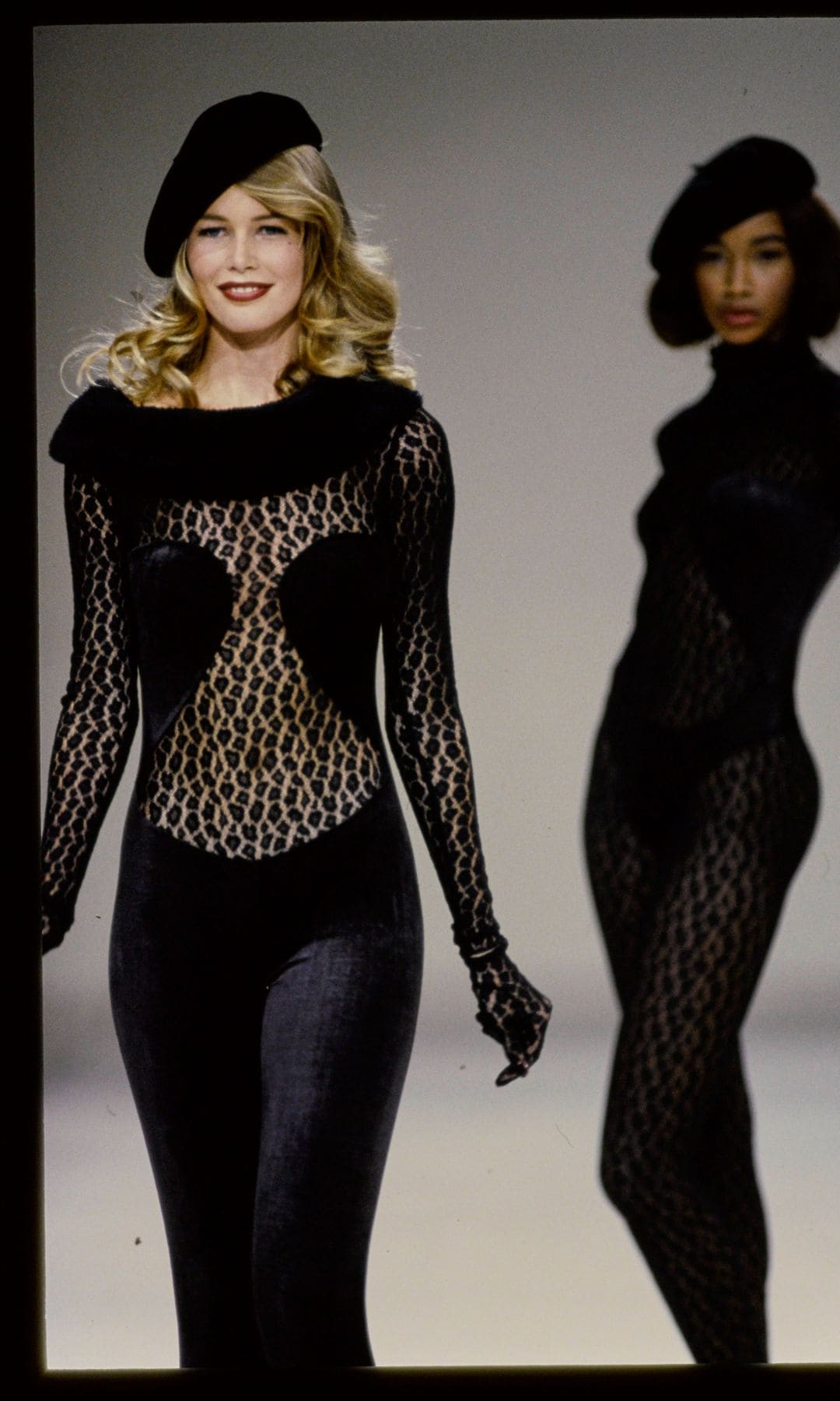 Claudia Schiffer en el desfile Otoño/Invierno 1991-1992 de Azzedine Alaia Ready to Wear 