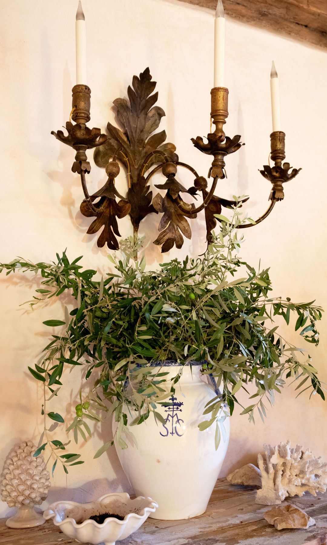 Detalle floral de la casa de Toto Bergamo