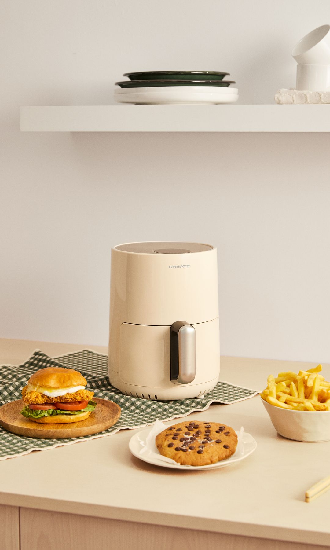 Airfryer 1.5L  de la marca CREATE en color blanco roto