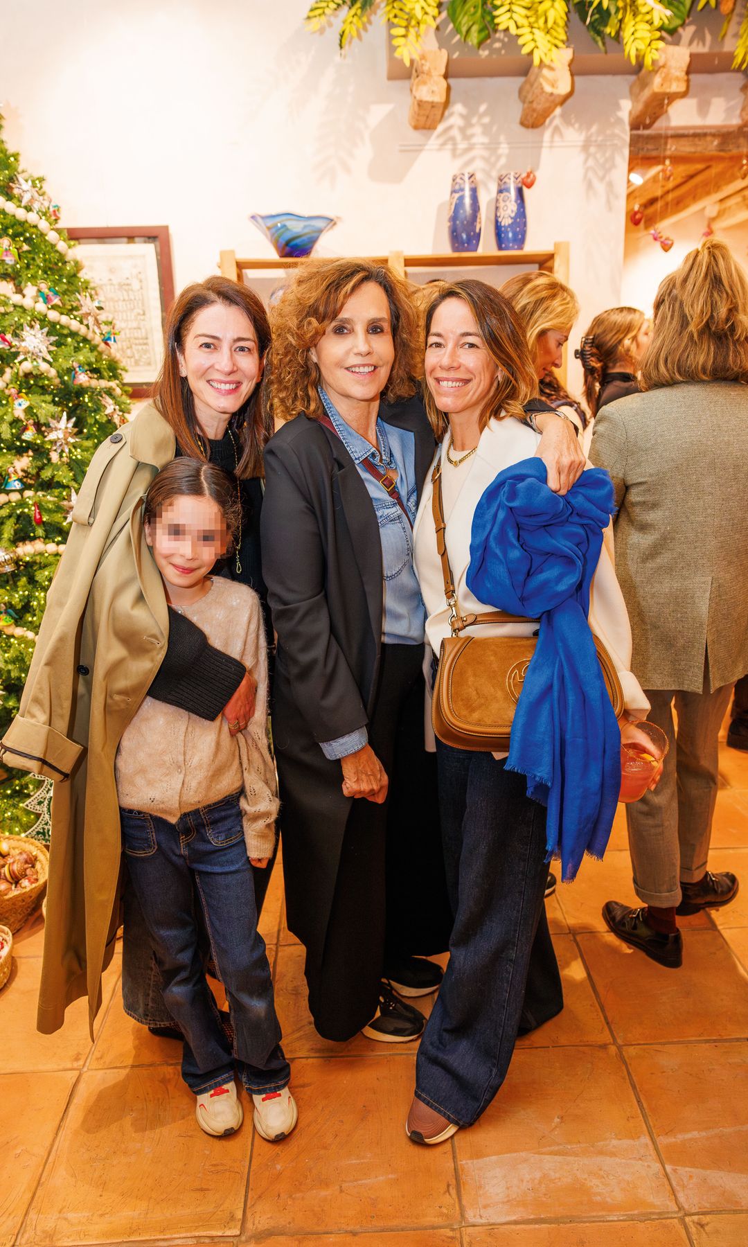  Inma Manresa con su hija Manuela, Bárbara Pan de Soraluce y Beatriz Moreno de la Cova