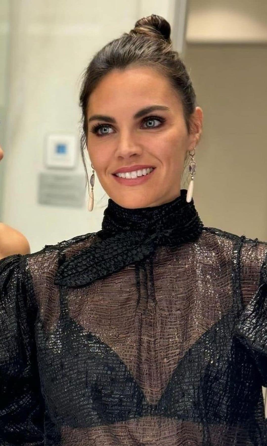 Amaia Salamanca con look negro en los premios Gentleman