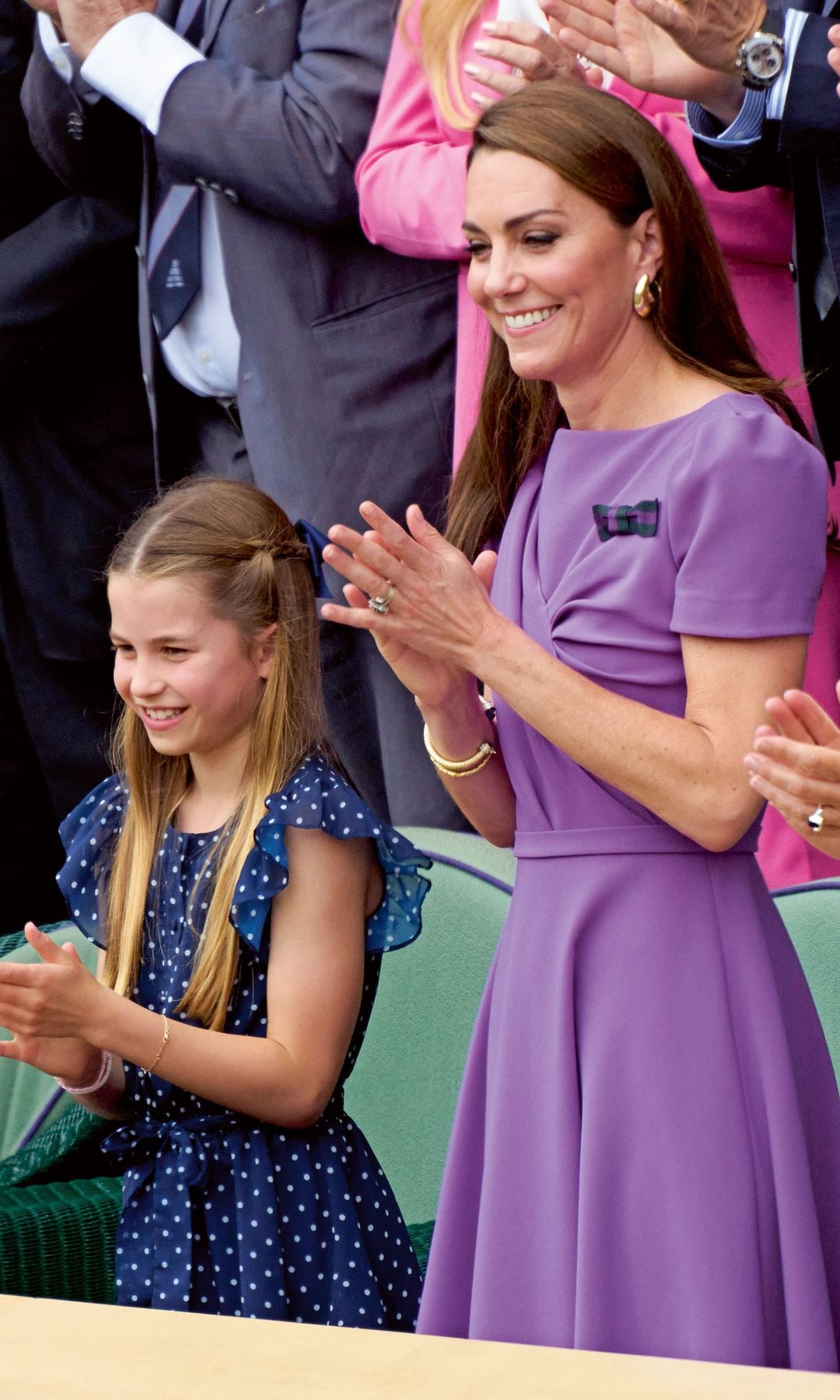 Kate Middleton con su hermana Pippa y su hija Charlotte en el tenis