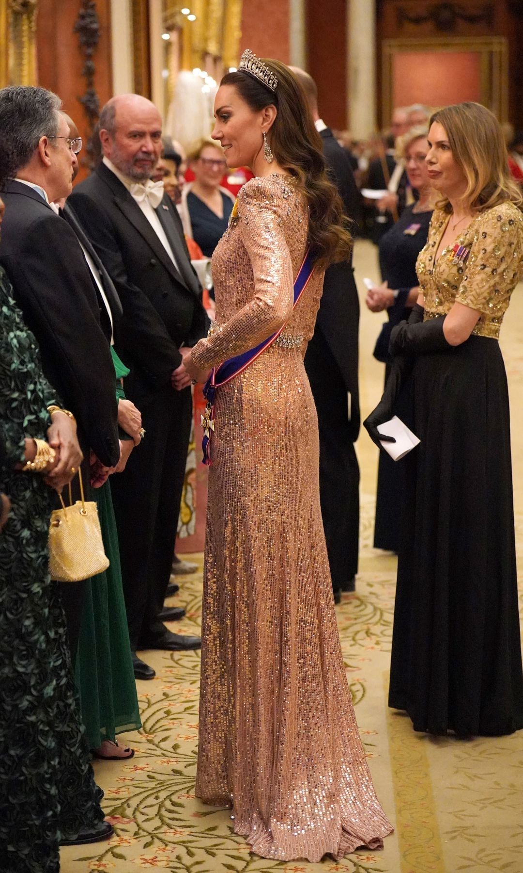 Los vestidos de lentejuelas de Jenny Packham que tiene Kate Middleton, la princesa de Gales