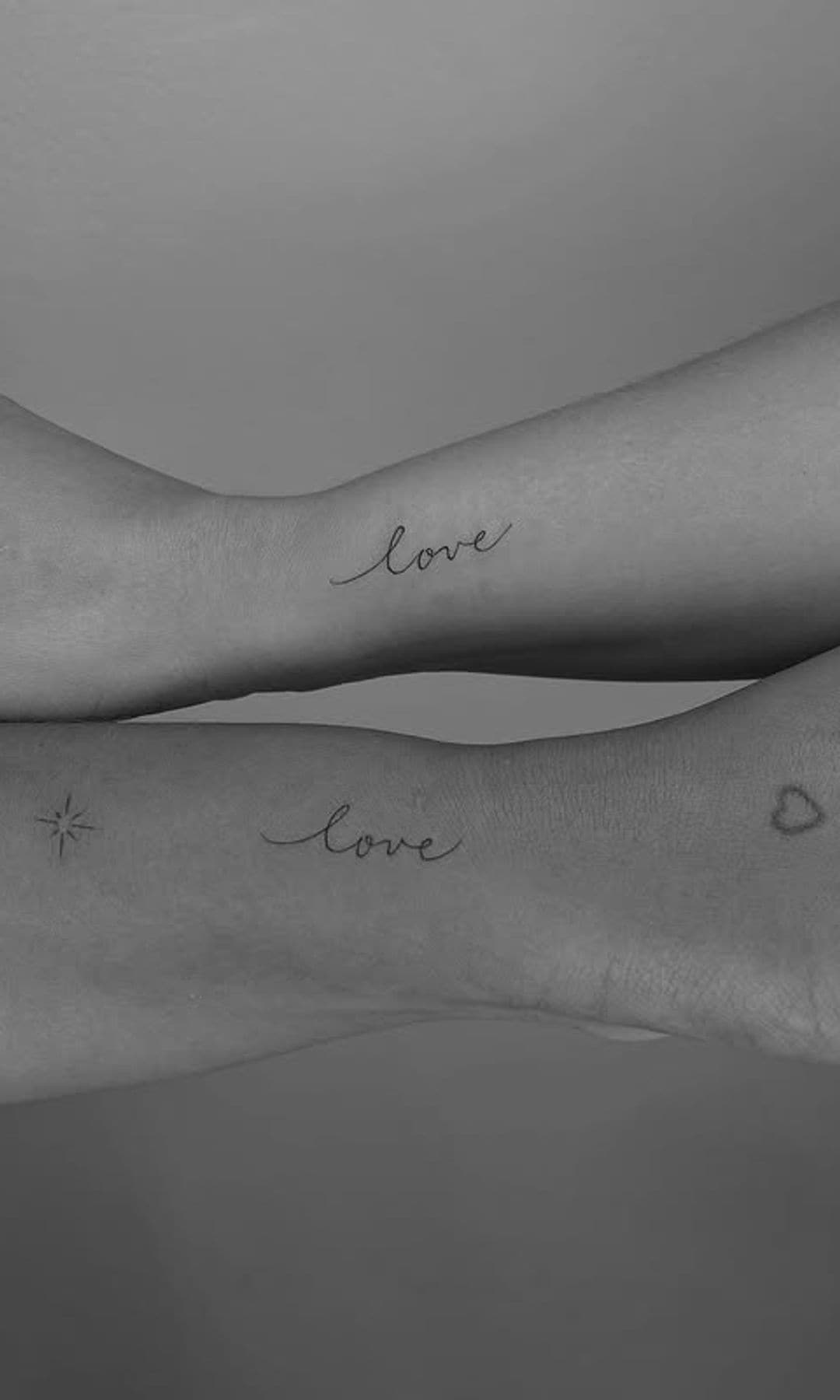 Tatuaje en pareja 'love'