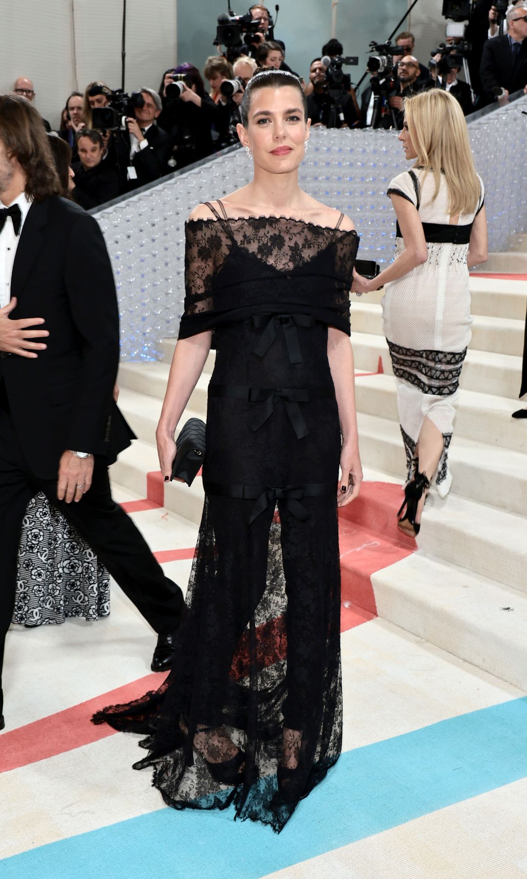 Charlotte Casiraghi asiste a la Met Gala 2023 en honor a "Karl Lagerfeld: A Line of Beauty" en el Museo Metropolitano de Arte el 1 de mayo de 2023 en la ciudad de Nueva York.