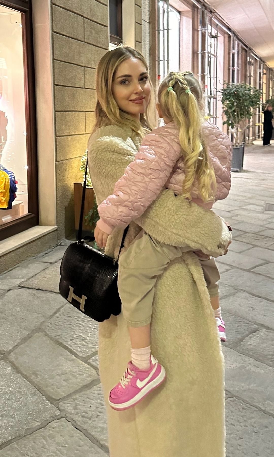 Chiara Ferragni con su hija Vittoria