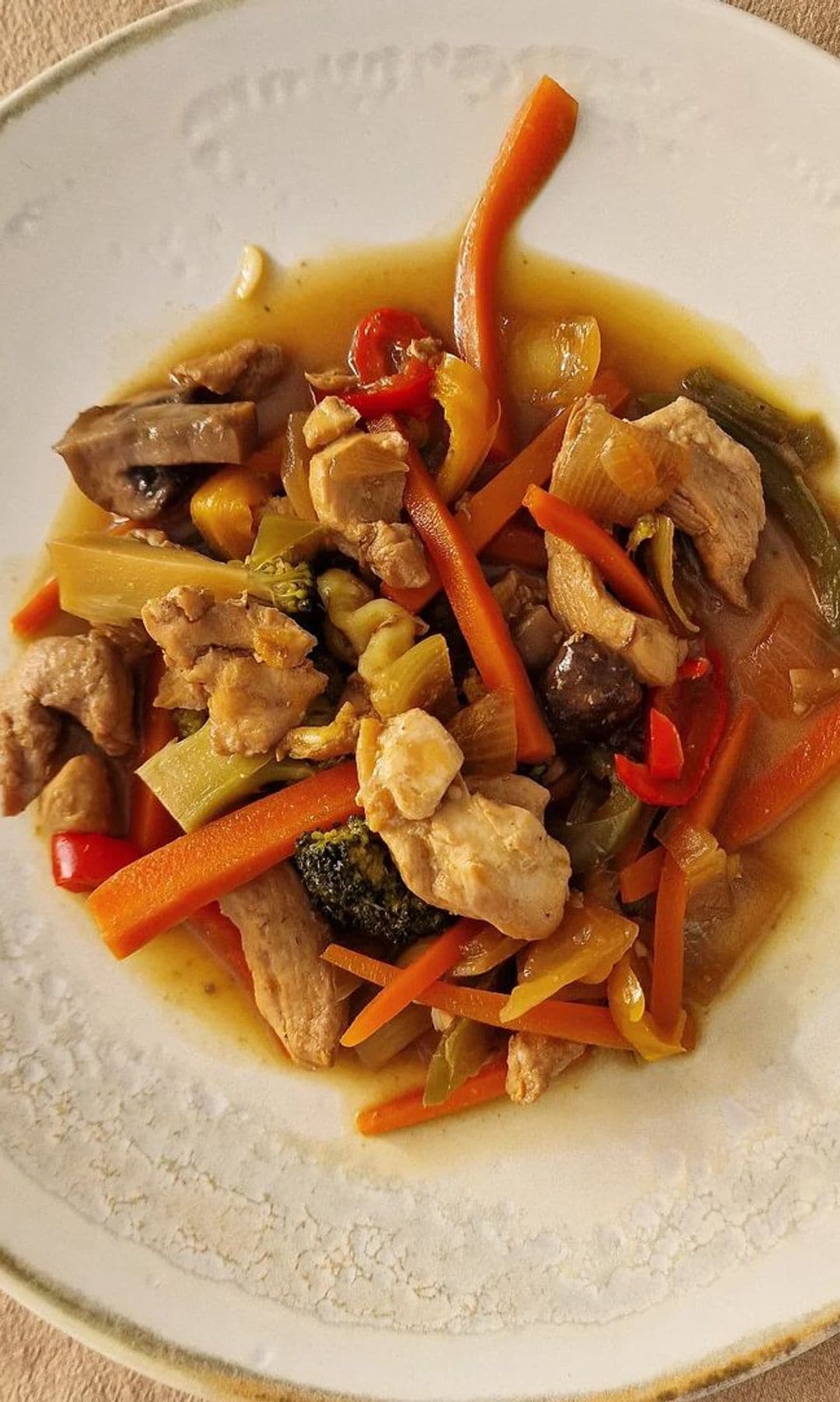 Wok de pollo con verduras