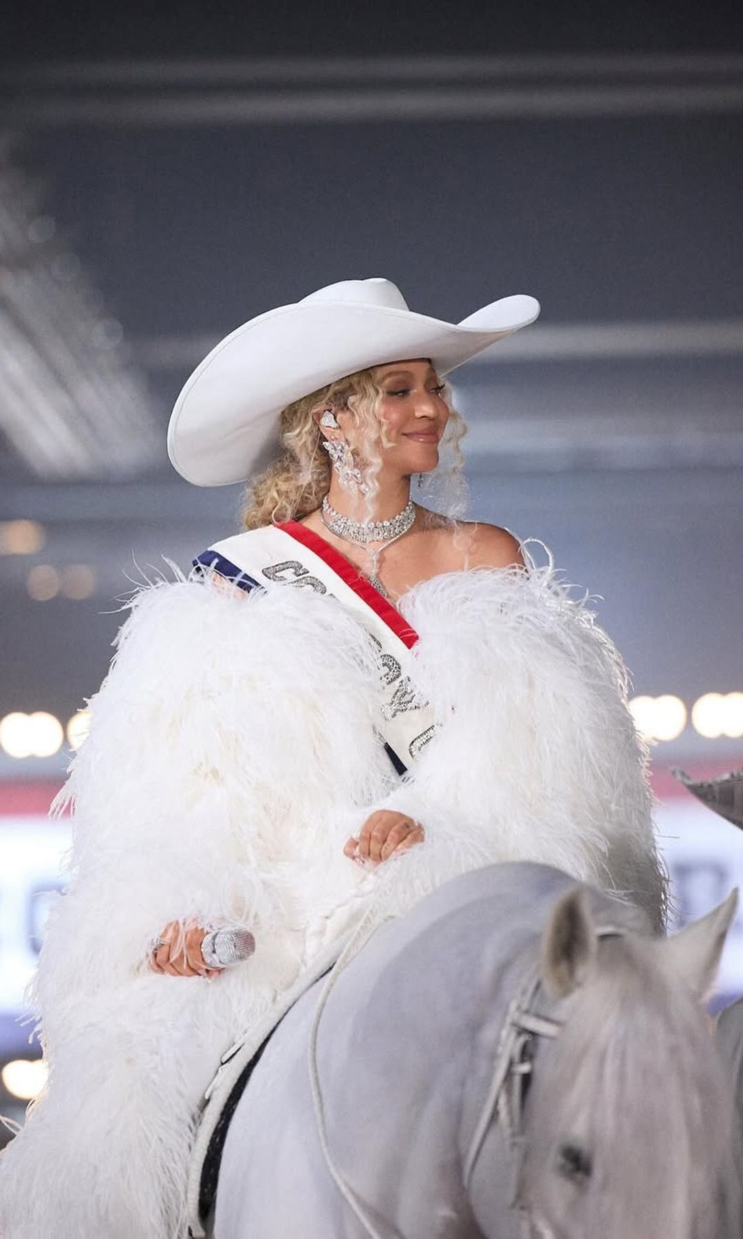 Beyoncé y su hija Blue Ivy realizaron una increíble actuación durante el espectáculo del medio tiempo del partido entre los Baltimore Ravens y los Houston Texans en el NRG Stadium el 25 de diciembre de 2024