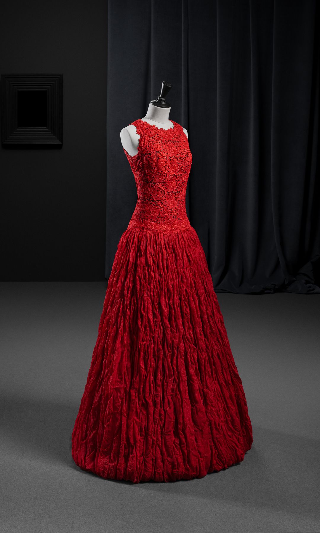 Vestido de encaje rojo de Lorenzo Caprile para doña Letizia