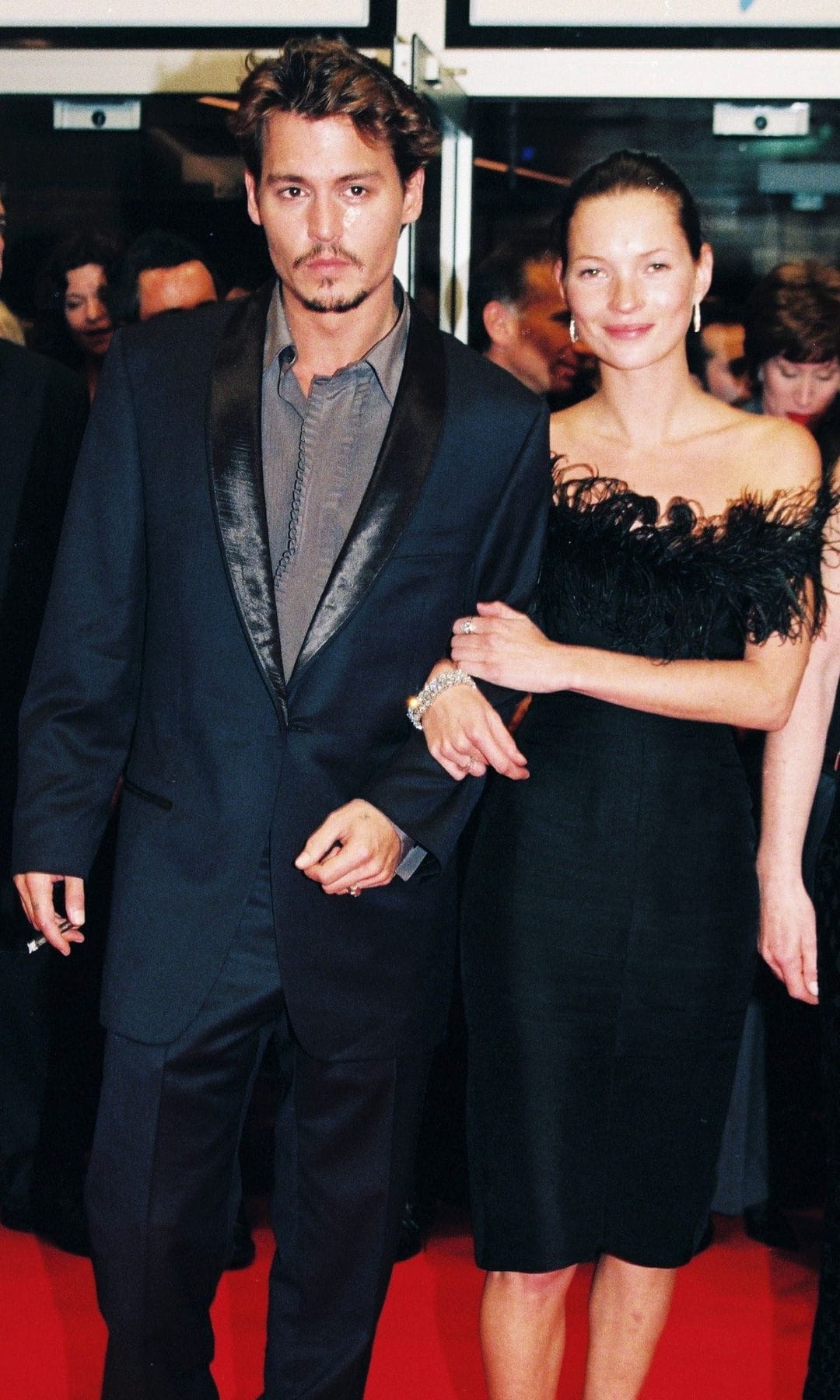 Las escaleras de "Miedo y asco en Las Vegas" en Cannes, Francia, el 15 de mayo de 1998 - Johnny Depp y Kate Moss.