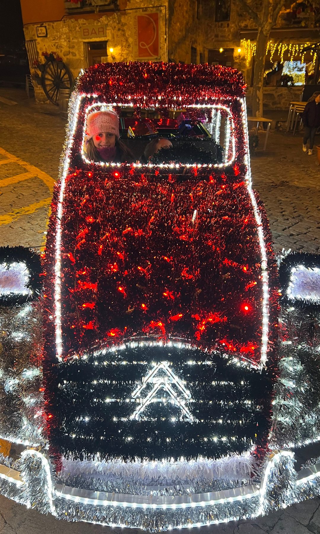 Luces de Navidad en el pueblo madrileño de Navacerrada, en plena sierra de Madrid