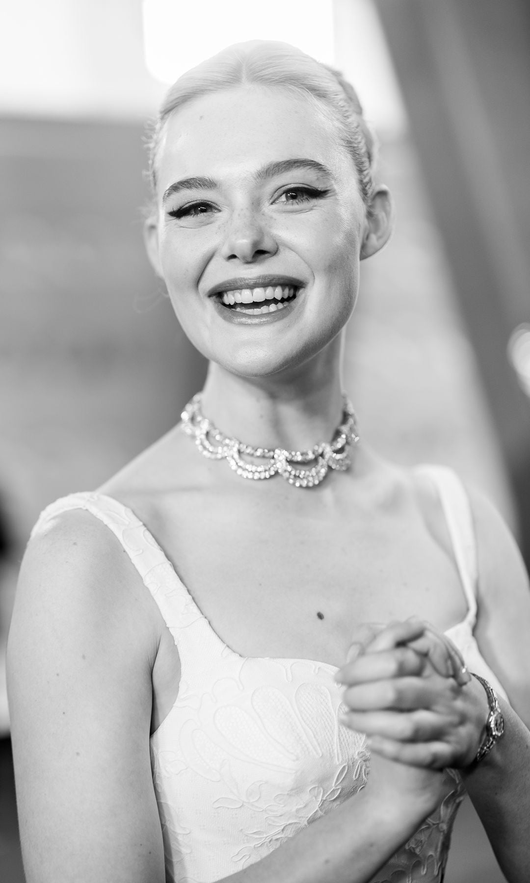 Elle Fanning con un collar espectacular de Cartier