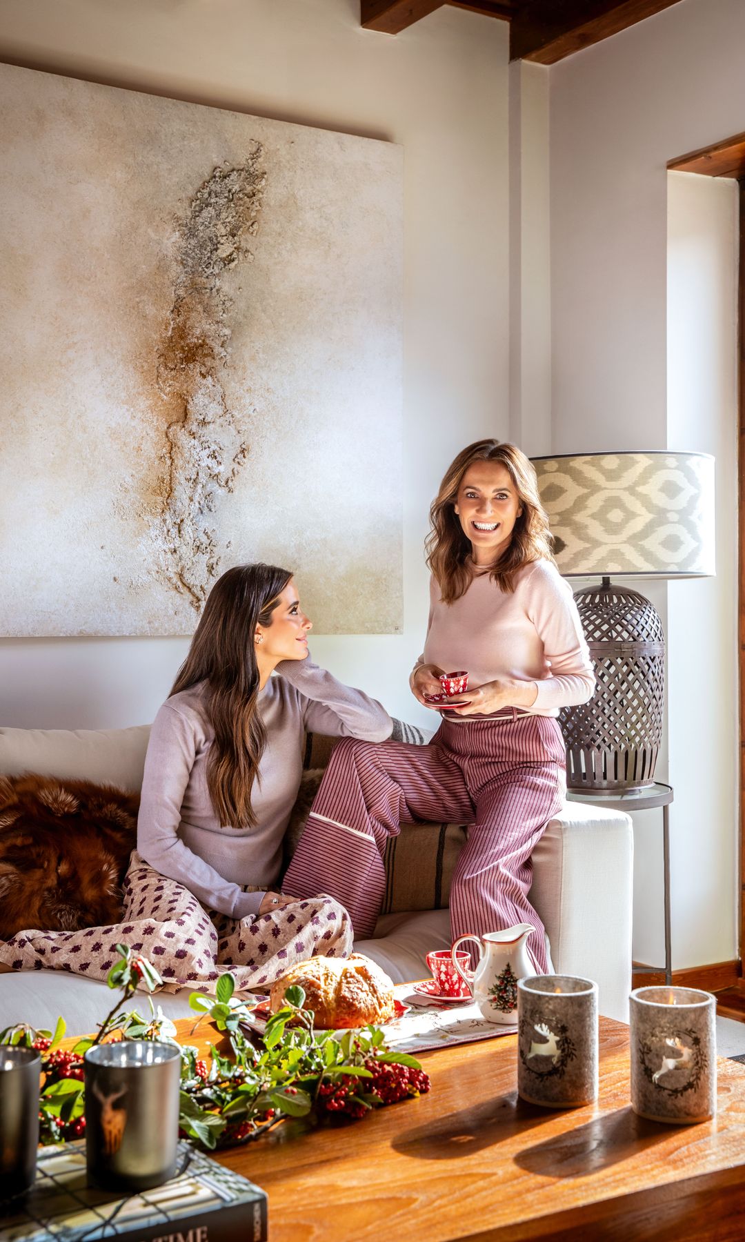 María junto a su madre, Silvia Soler