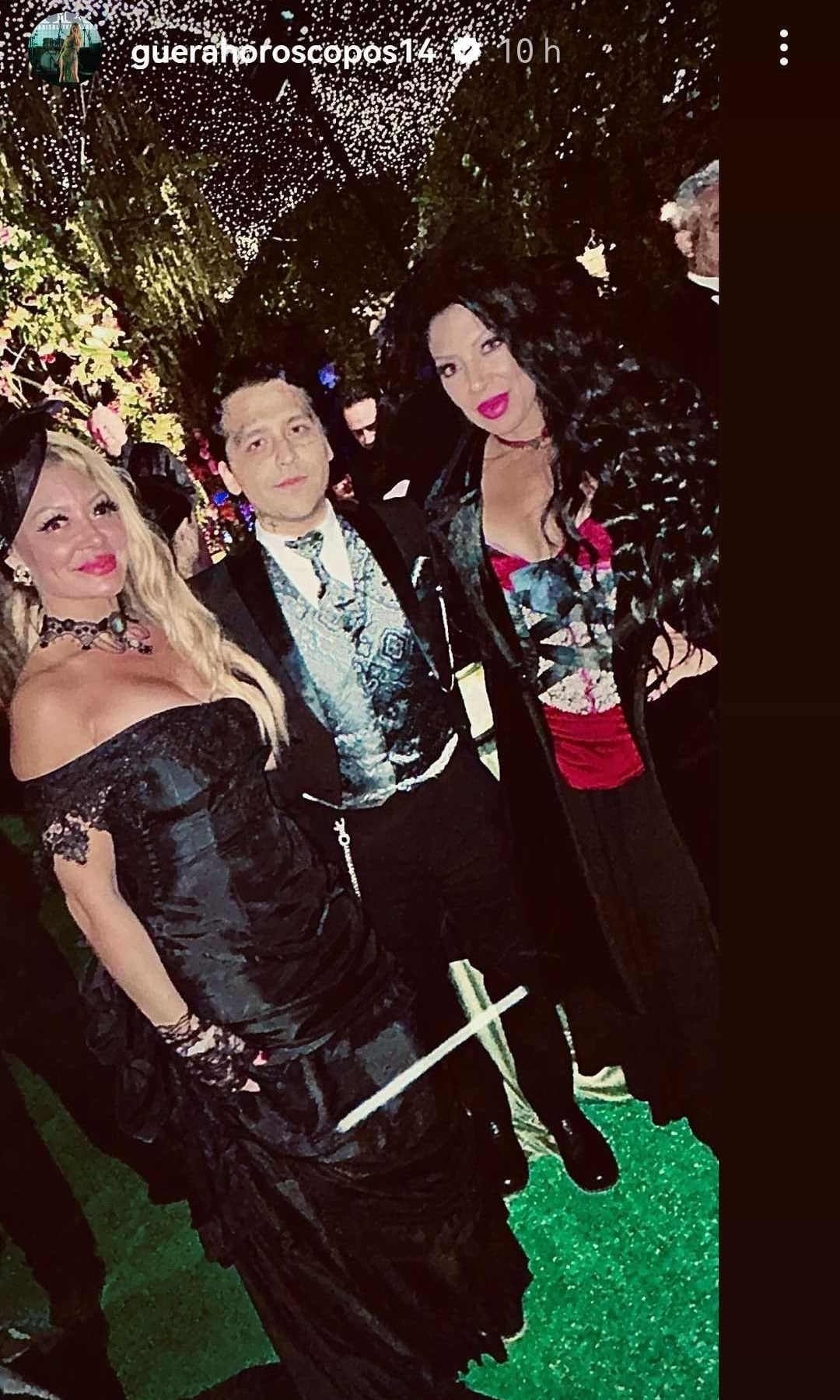 Christian Nodal con Vicky y Marisol Terrazas