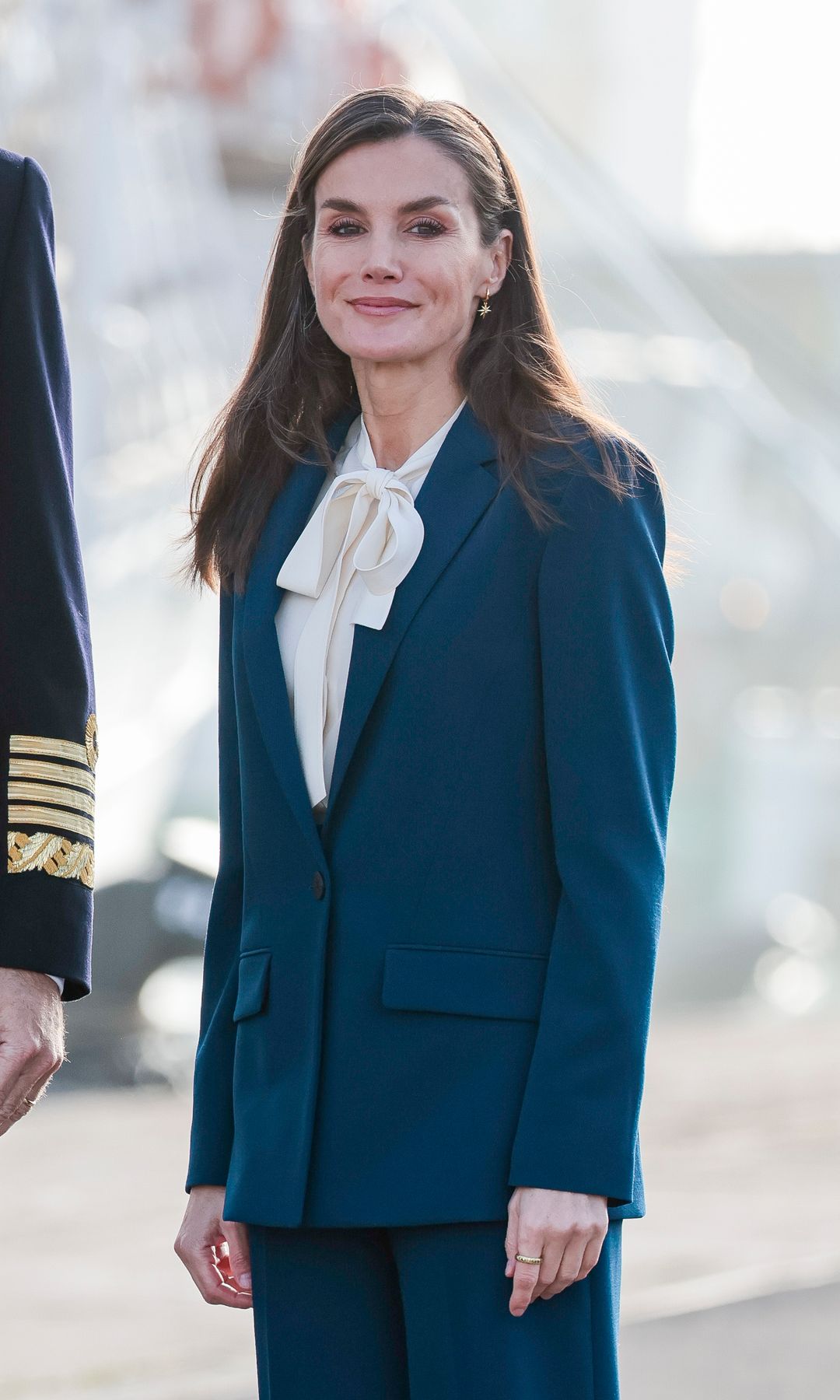 Reina Letizia en la salida de Elcano