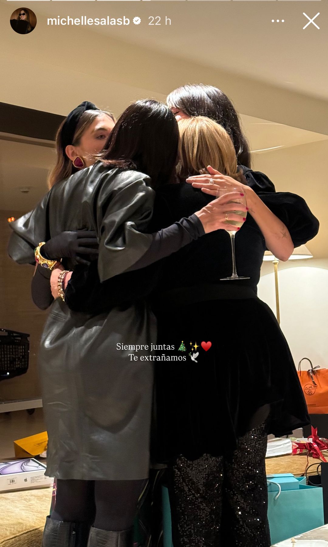 Michelle Salas y el emotivo abrazo con su madre, abuela y hermana