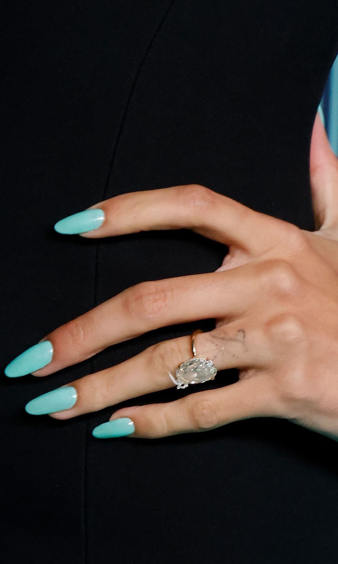 Anillo de compromiso Hailey Bieber