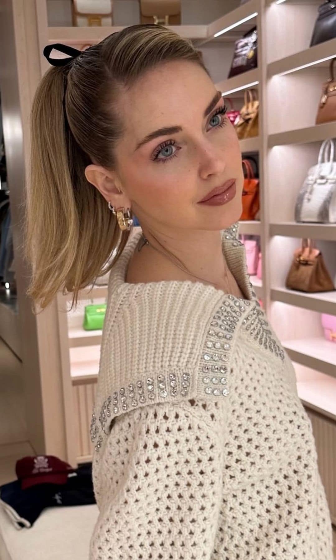 Chiara Ferragni con coleta pin up con lazo