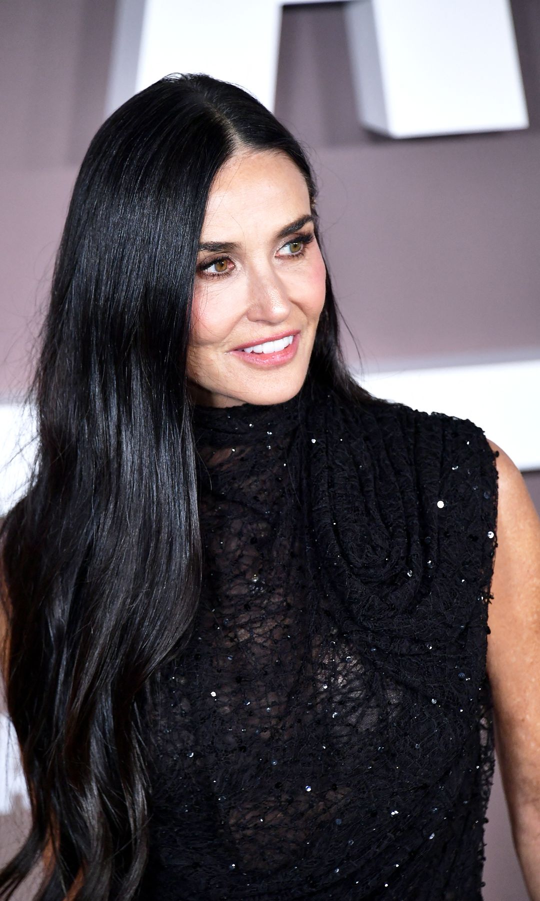 Demi Moore en el estreno de Landman en Los Ángeles