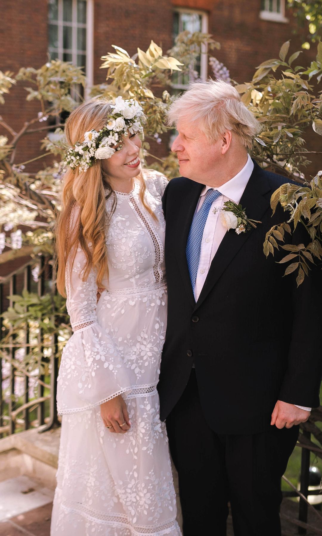 Boris Johnson y Carrie Johnson en su boda