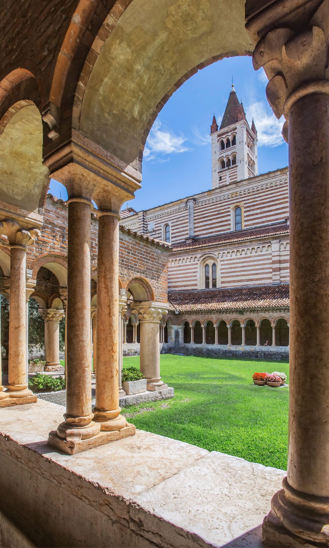 Claustro de la iglesia de san Zeno en Verona