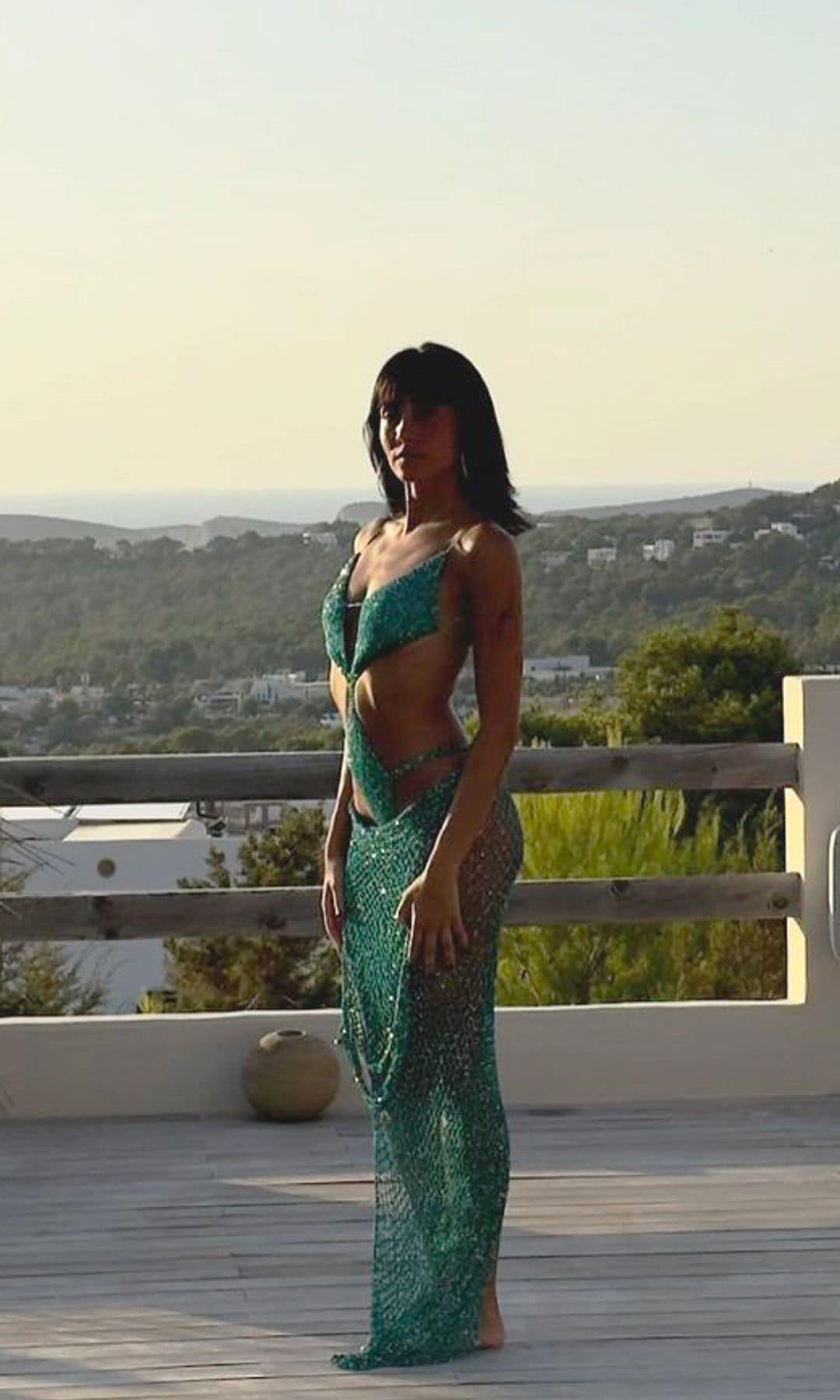 Aitana en Ibiza con vestido de red semitransparente