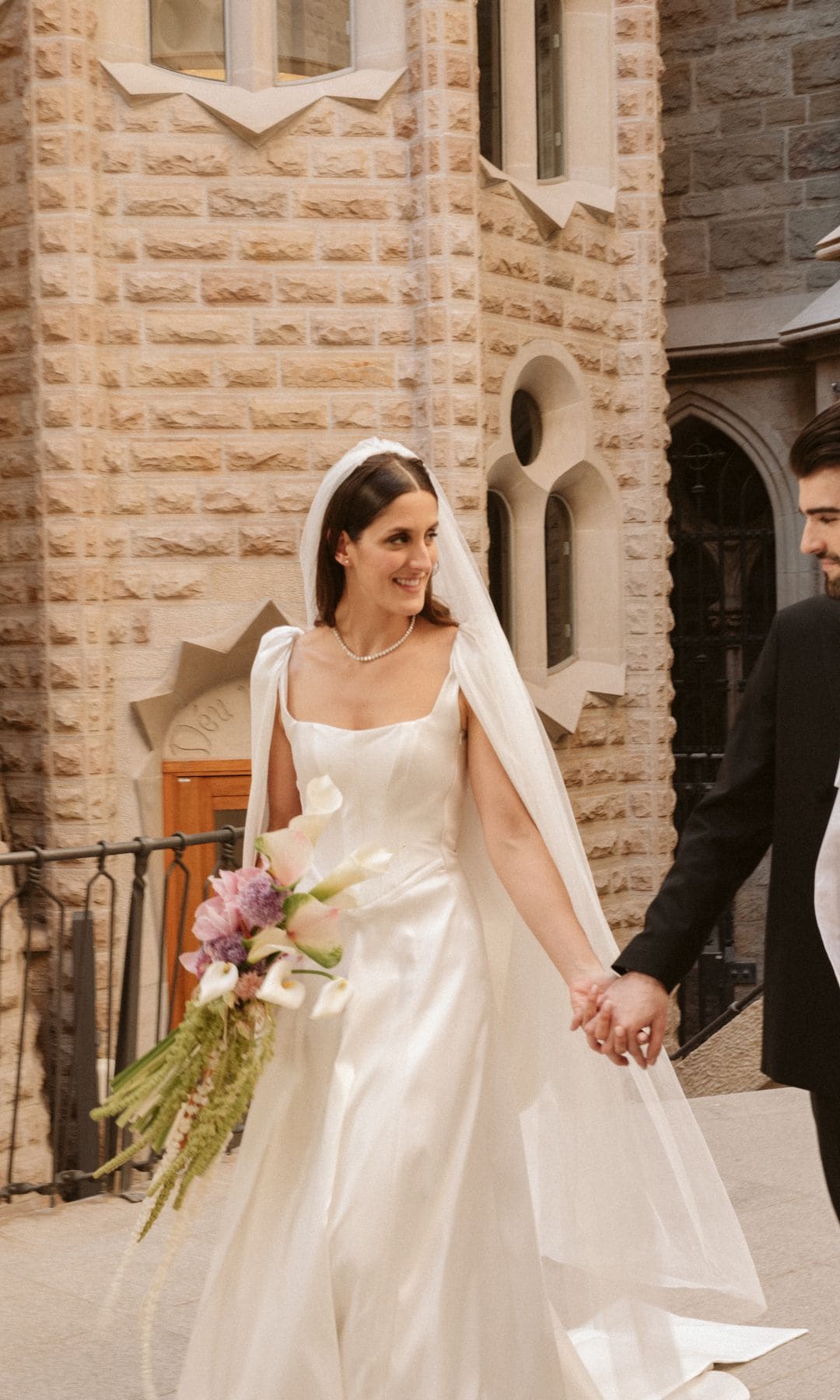 Ambar el día de su boda con vestido de Ramón Herrerías