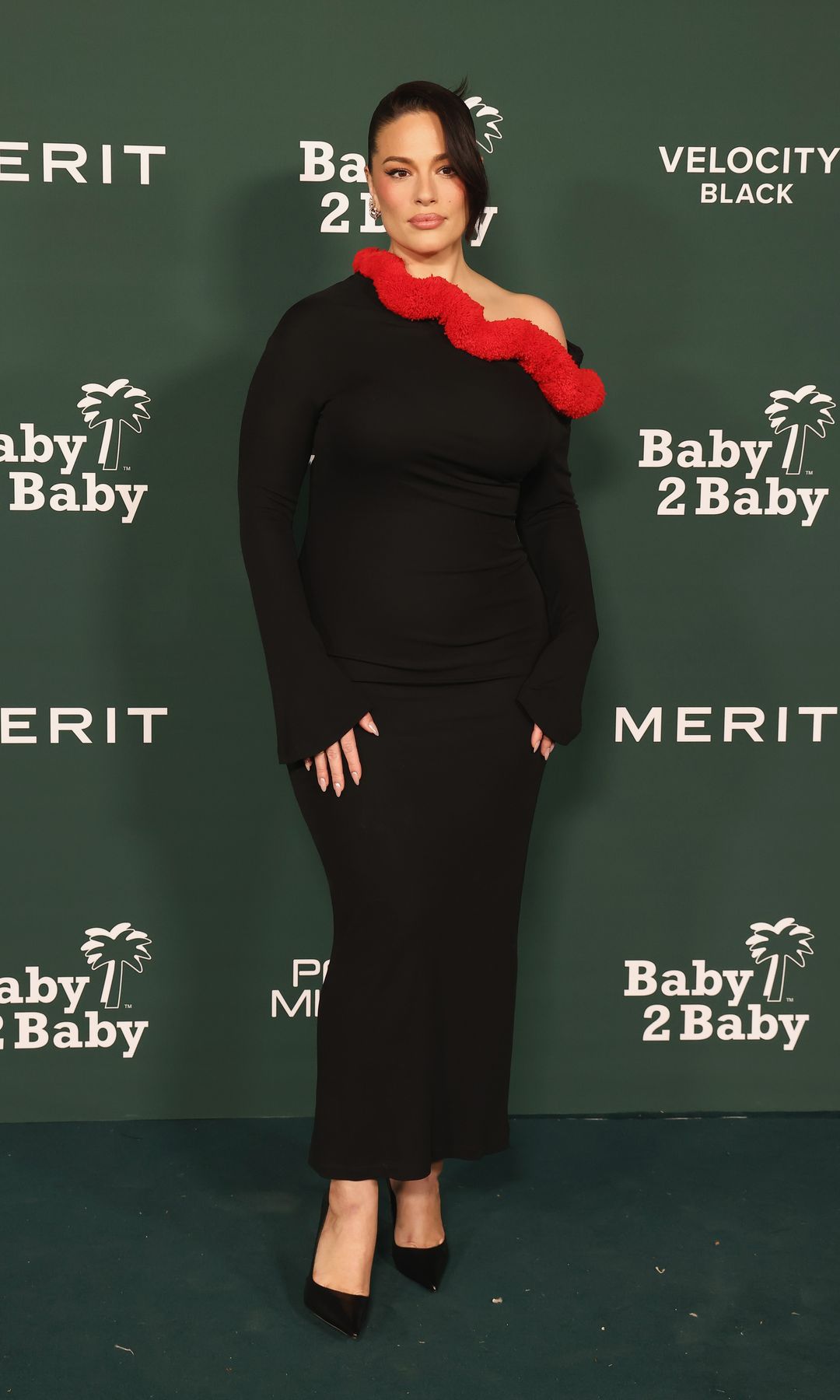 Ashley Graham en la gala Baby2Baby 2024