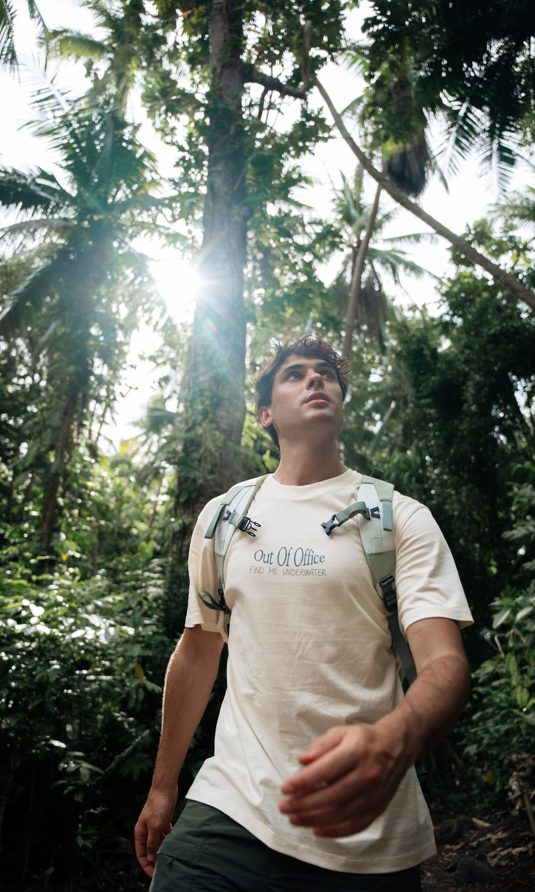 El influencer y modelo Daniel Illescas en Indonesia