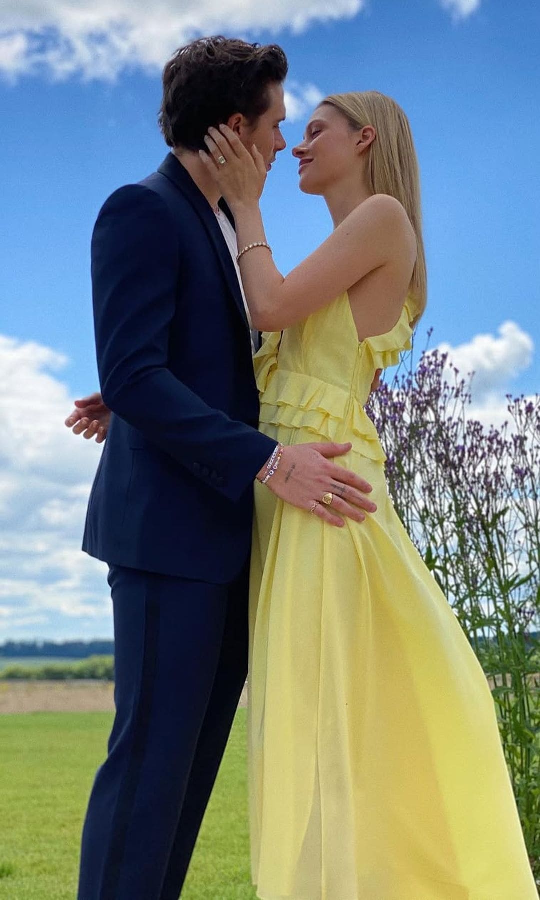 Nicola Peltz y Brooklyn Beckham en su pedida de matrimonio