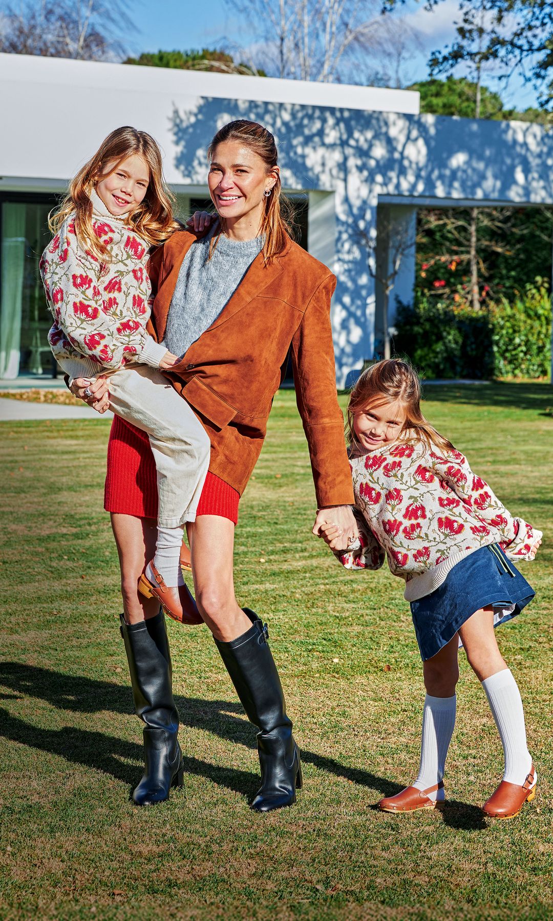 Carla Pereyra con sus hijas