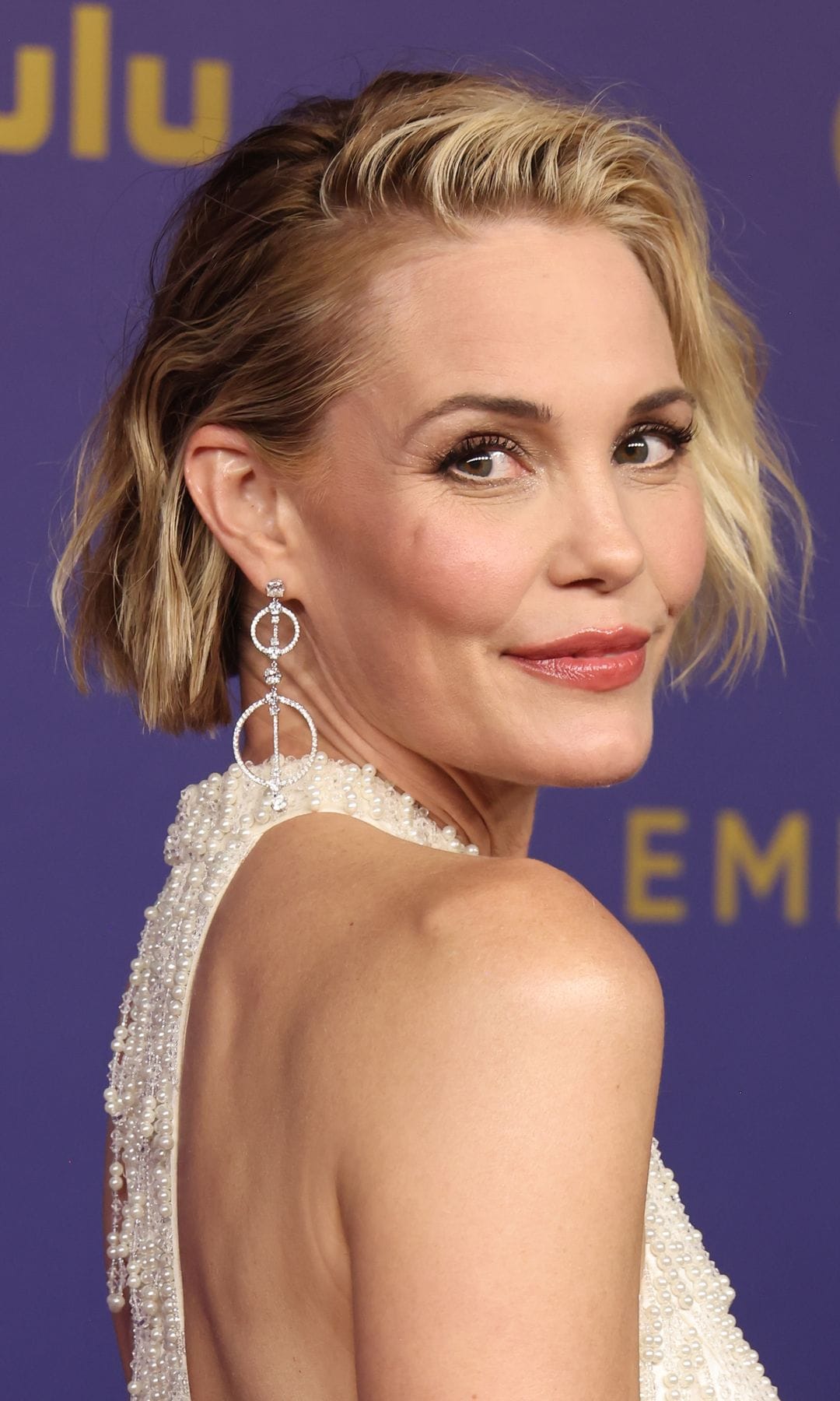 Leslie Bibb en los premios Emmy 2024