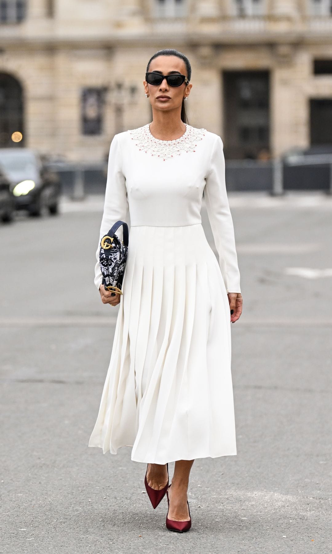 Total look blanco falda plisada