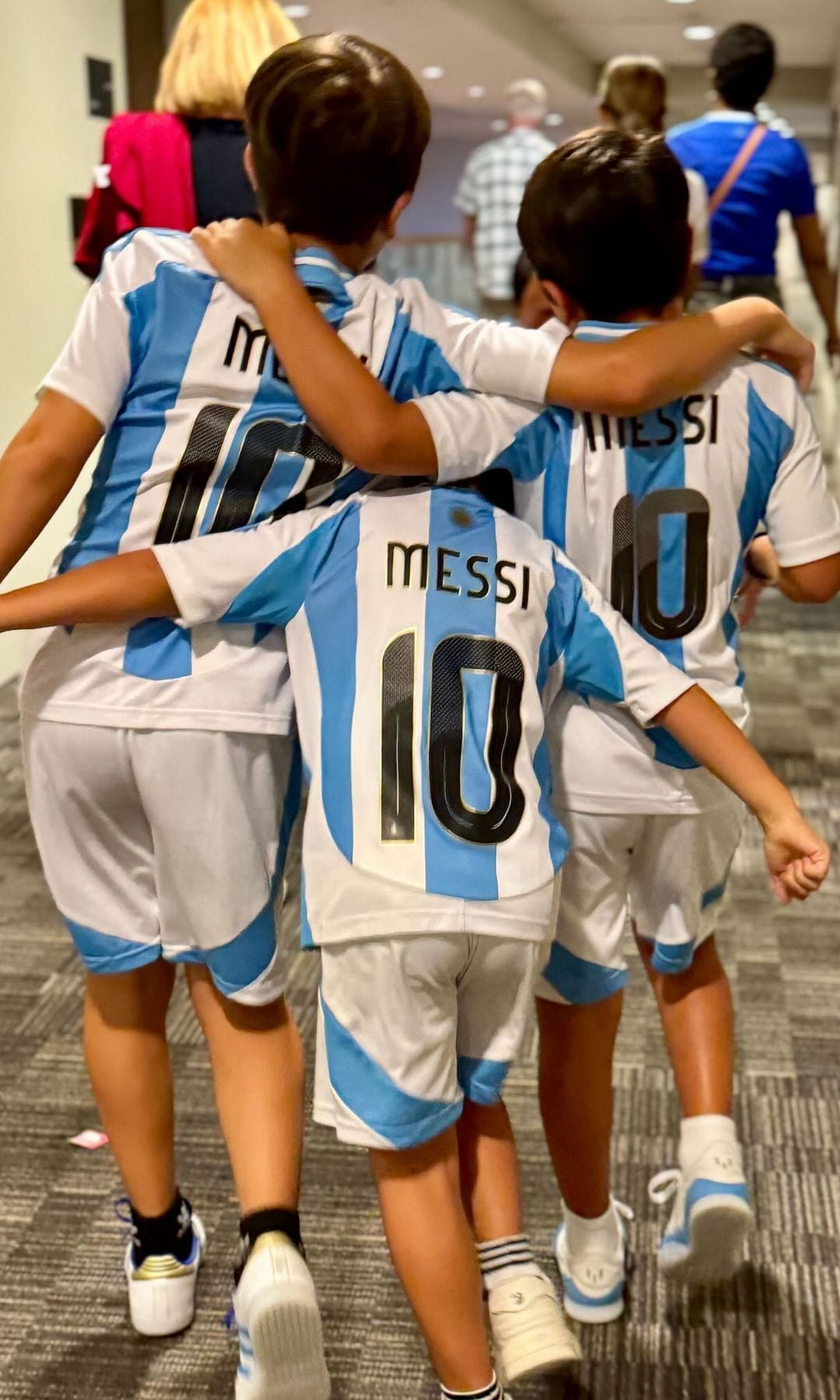 Los tres hijos de Leo Messi:  Thiago, Mateo y Ciro
