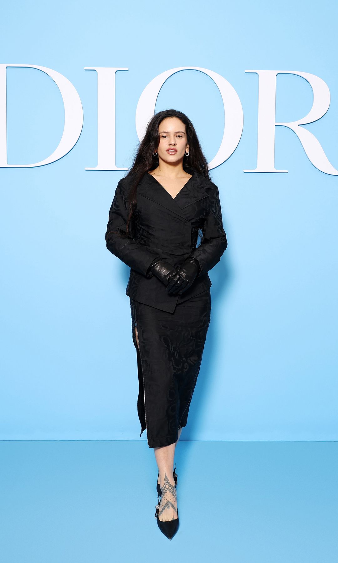 Rosalía durante el desfile de Dior Primavera/Verano 2025 en París