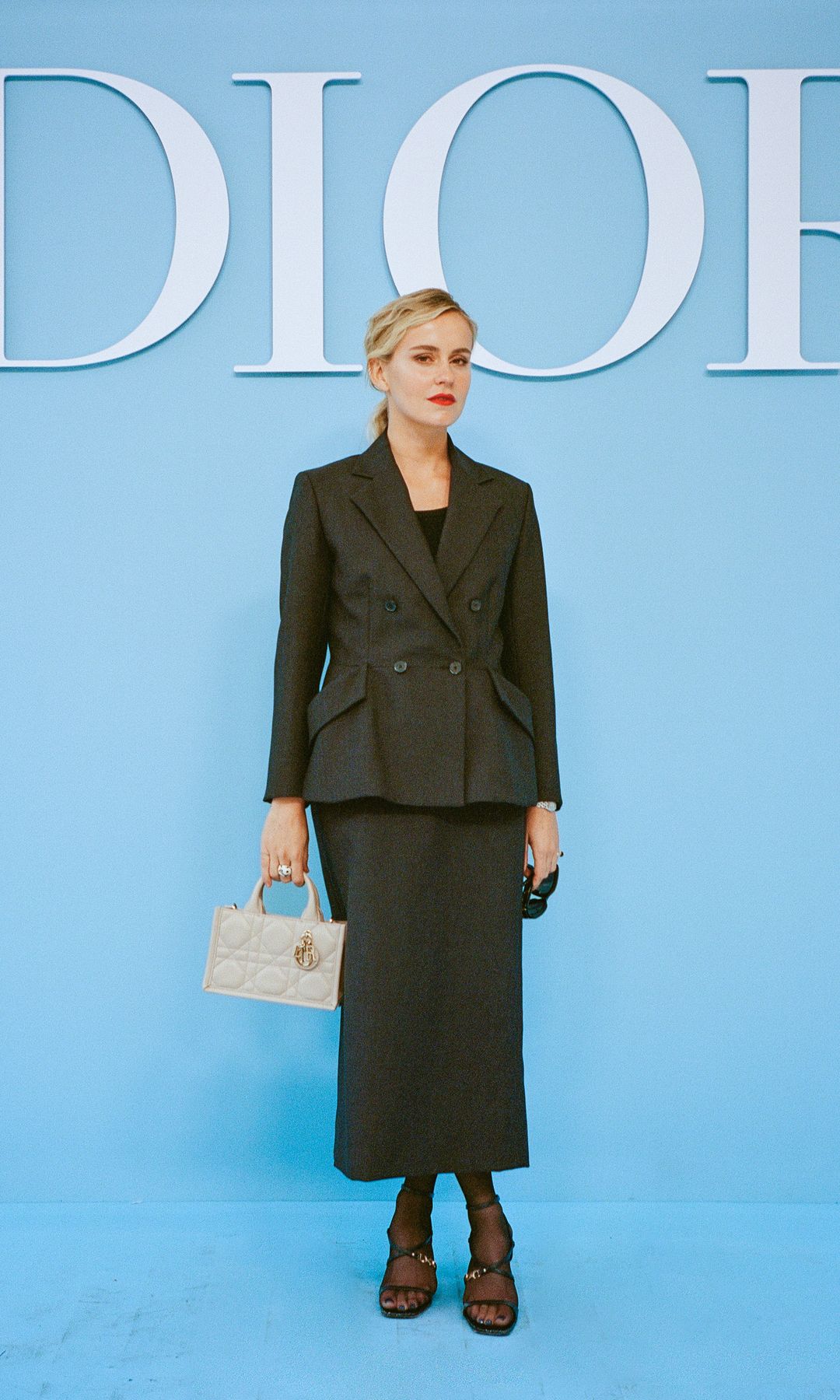 Monica Anoz en el desfile de Dior en Paris Fashion Week