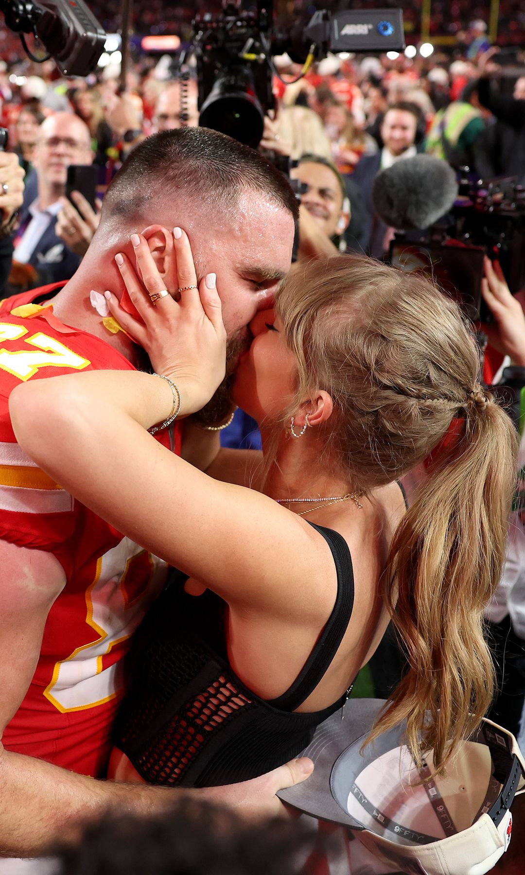  Travis Kelce con su novia Taylor Swift