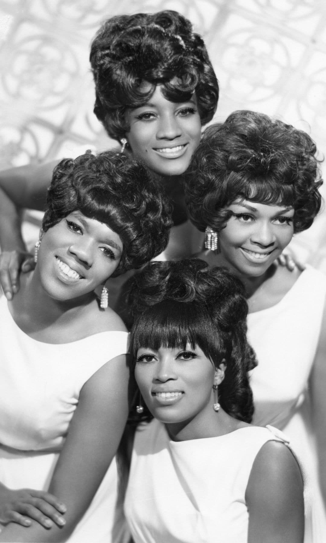 (En el orden de las manecillas del reloj) Sylvia ShemwelL, Cissy Houston, Myrna Smith y Estelle Brown del grupo The Sweet Inspirations