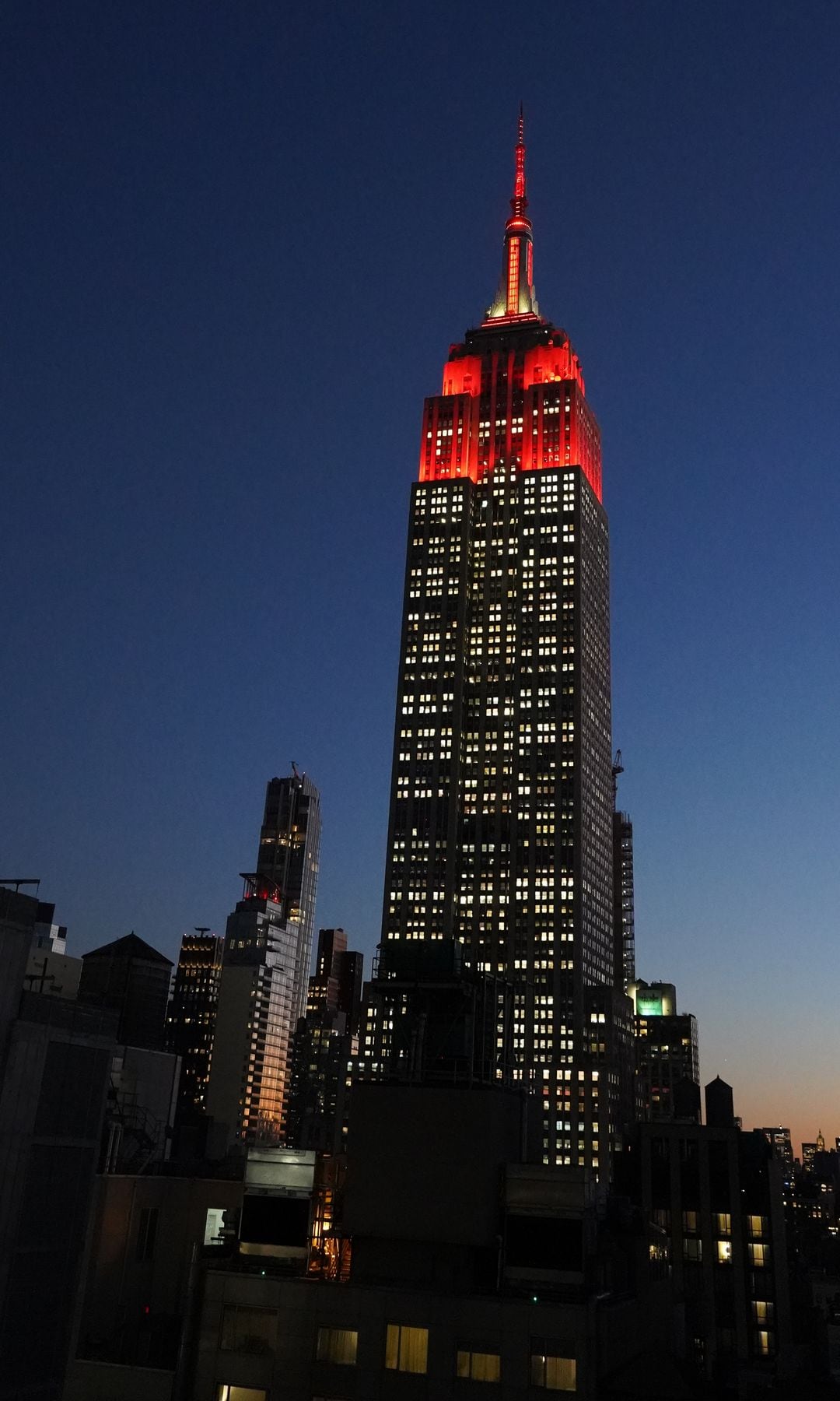 El Empire State iluminado con los colores de ¡HOLA!