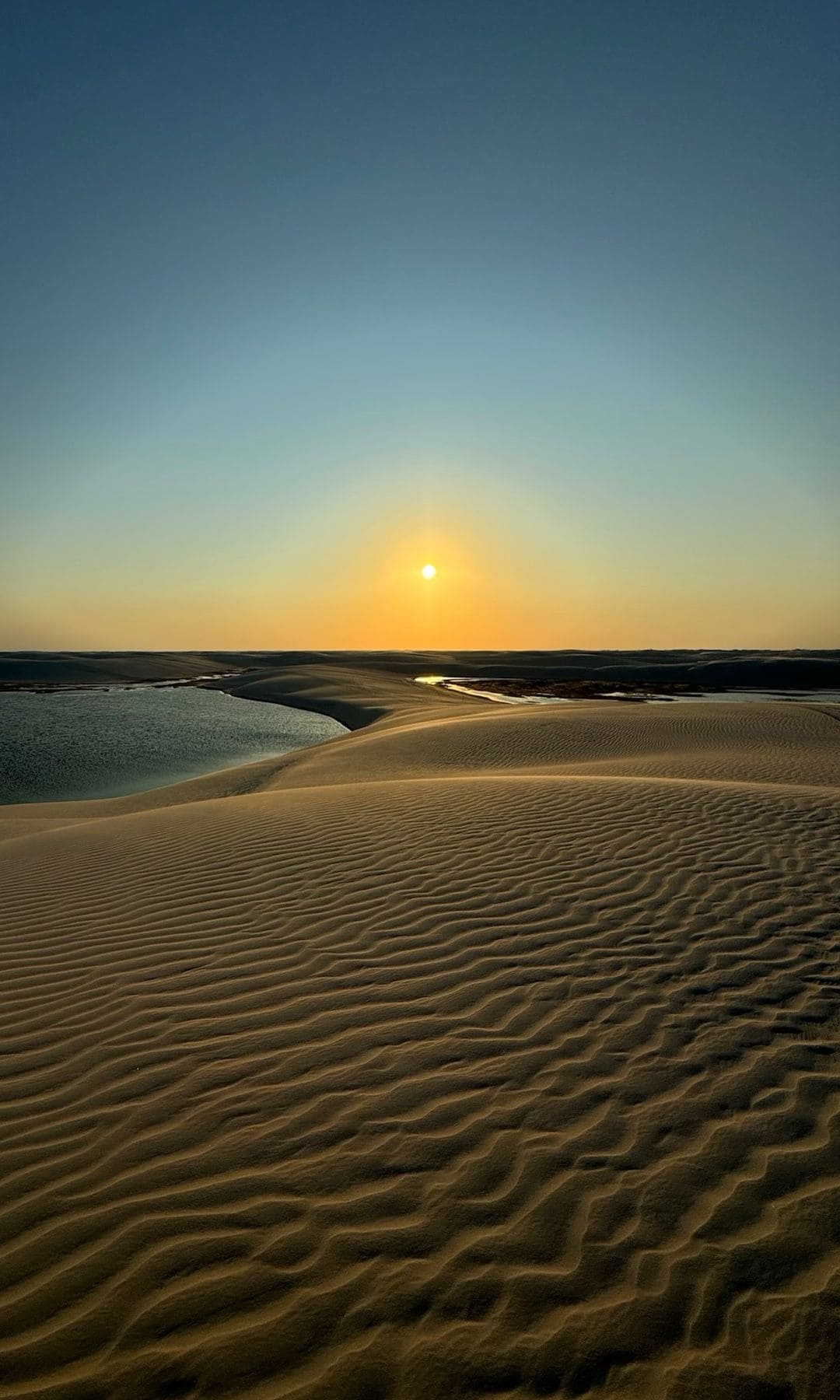 Atardecer en Lençois Maranhenses, en Brasil