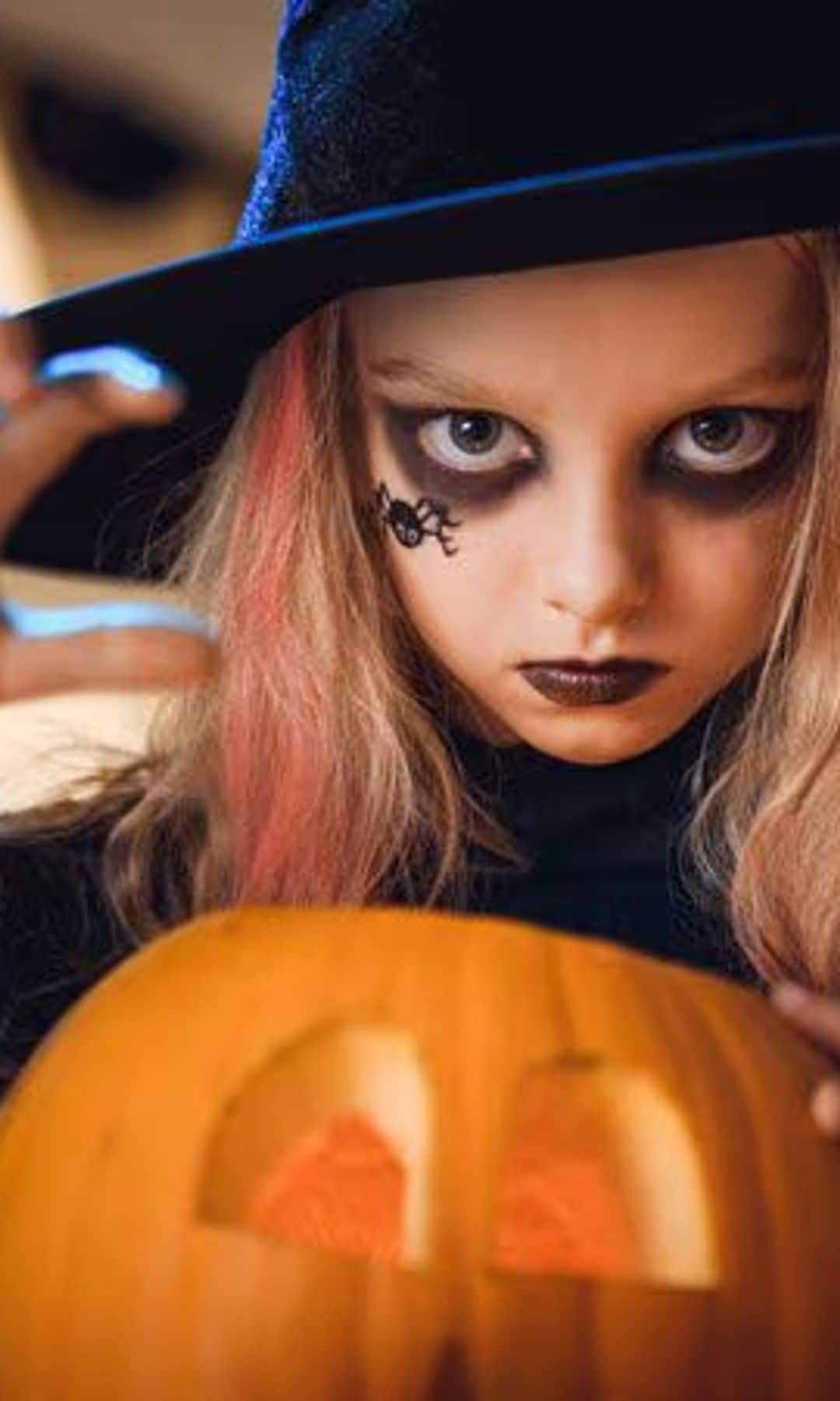 Maquillaje de disfraz de bruja para niñas en Halloween