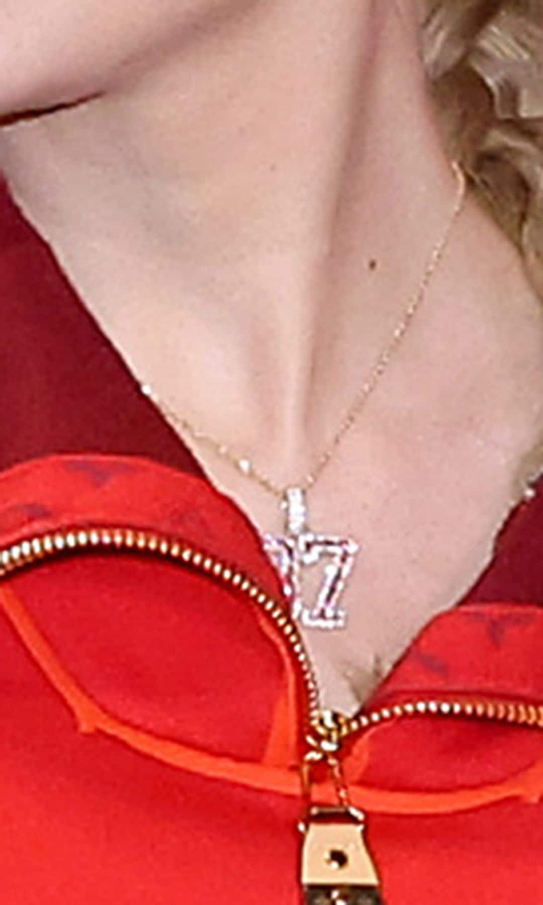 Collar 87 de Taylor Swift en honor a Travis Kelce