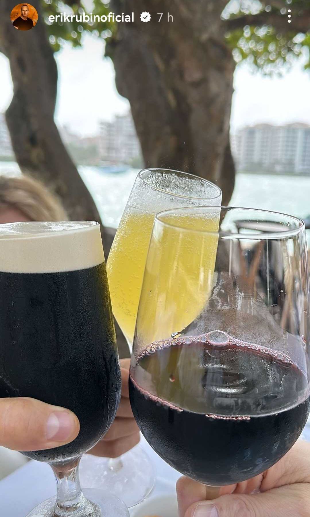 El brindis por la amistad: Benny Ibarra, Erik Rubín y Paulina Rubio