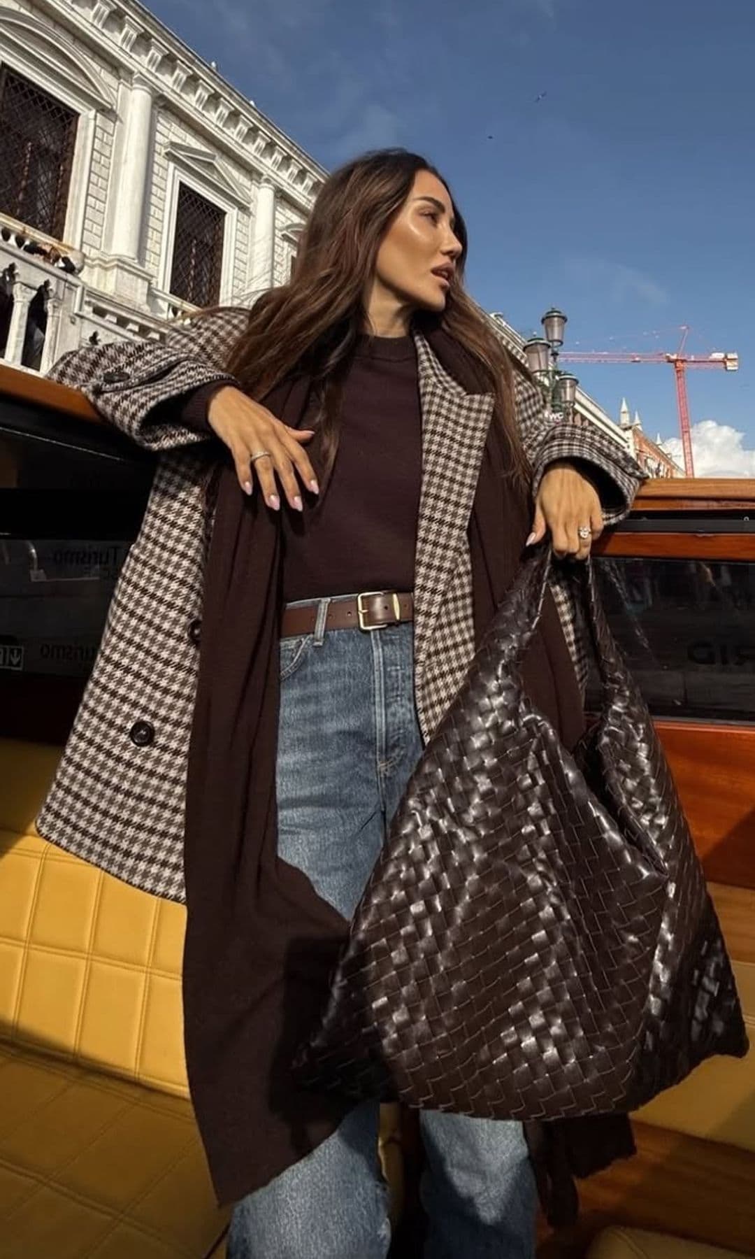 La influencer Tamara con el bolso Hop de Bottega Veneta