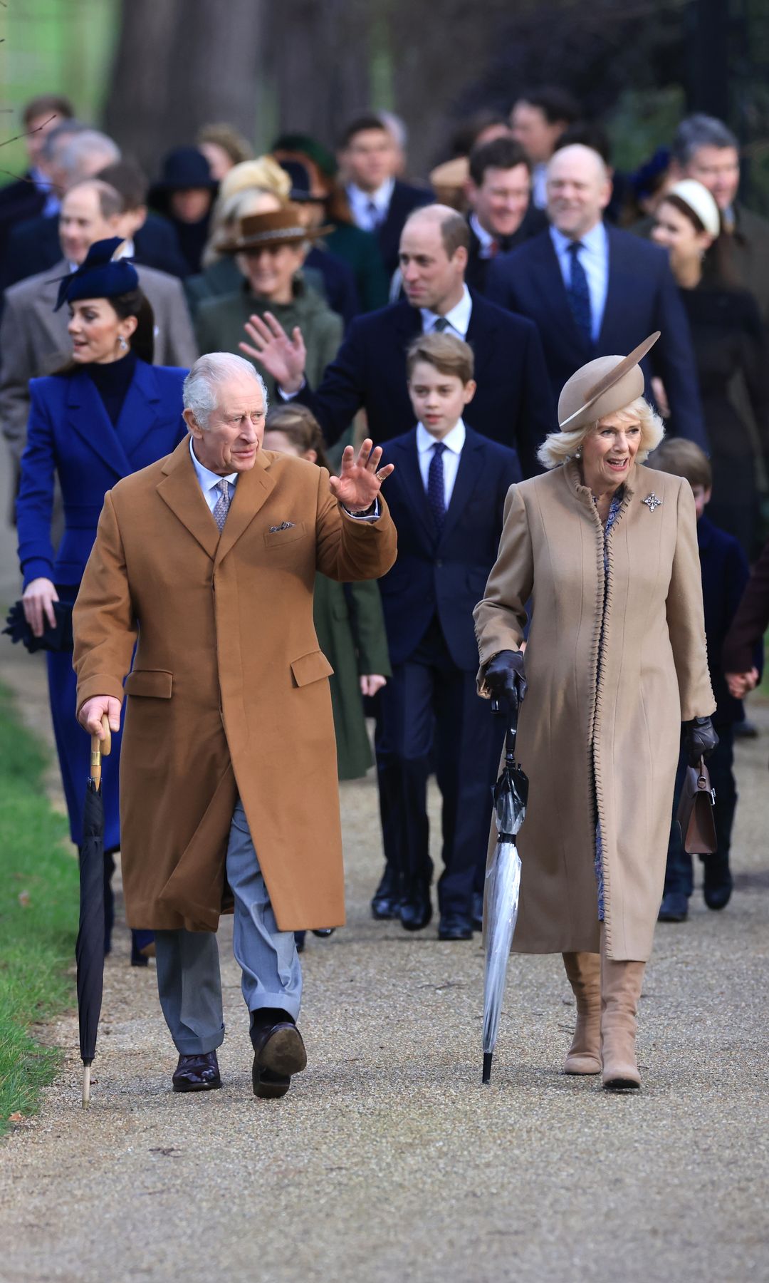 La Familia Real llegando al tradicional servicio religioso en Sandringham durante la Navidad del 2023