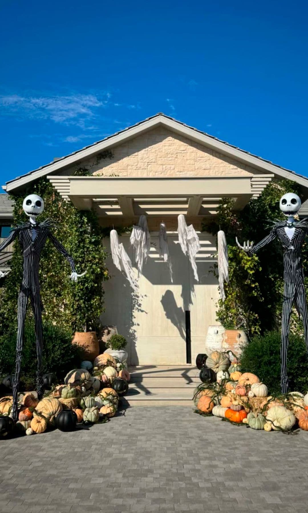 Decoración de Halloween en la casa de Khloe Kardashian