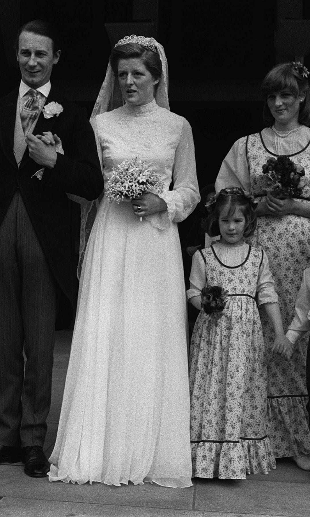 Boda de Robert Fellowes con Lady Jane Spencer en la Capilla de la Guardia Real de Londres en 1978. Lady Diana Spencer, como hermana de la novia, fue dama de honor, todavía faltaban tres años para su boda con el príncipe Carlos