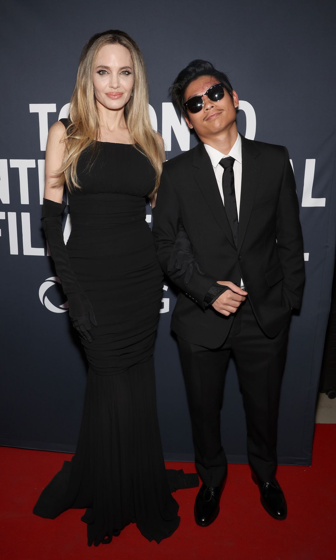 Angelina Jolie y Pax Jolie-Pitt en la premiere de "Without Blood", durante el Toronto International Film Festival 2024 en el TIFF Lightbox el 8 de septiembre de 2024 en Toronto, Ontario.