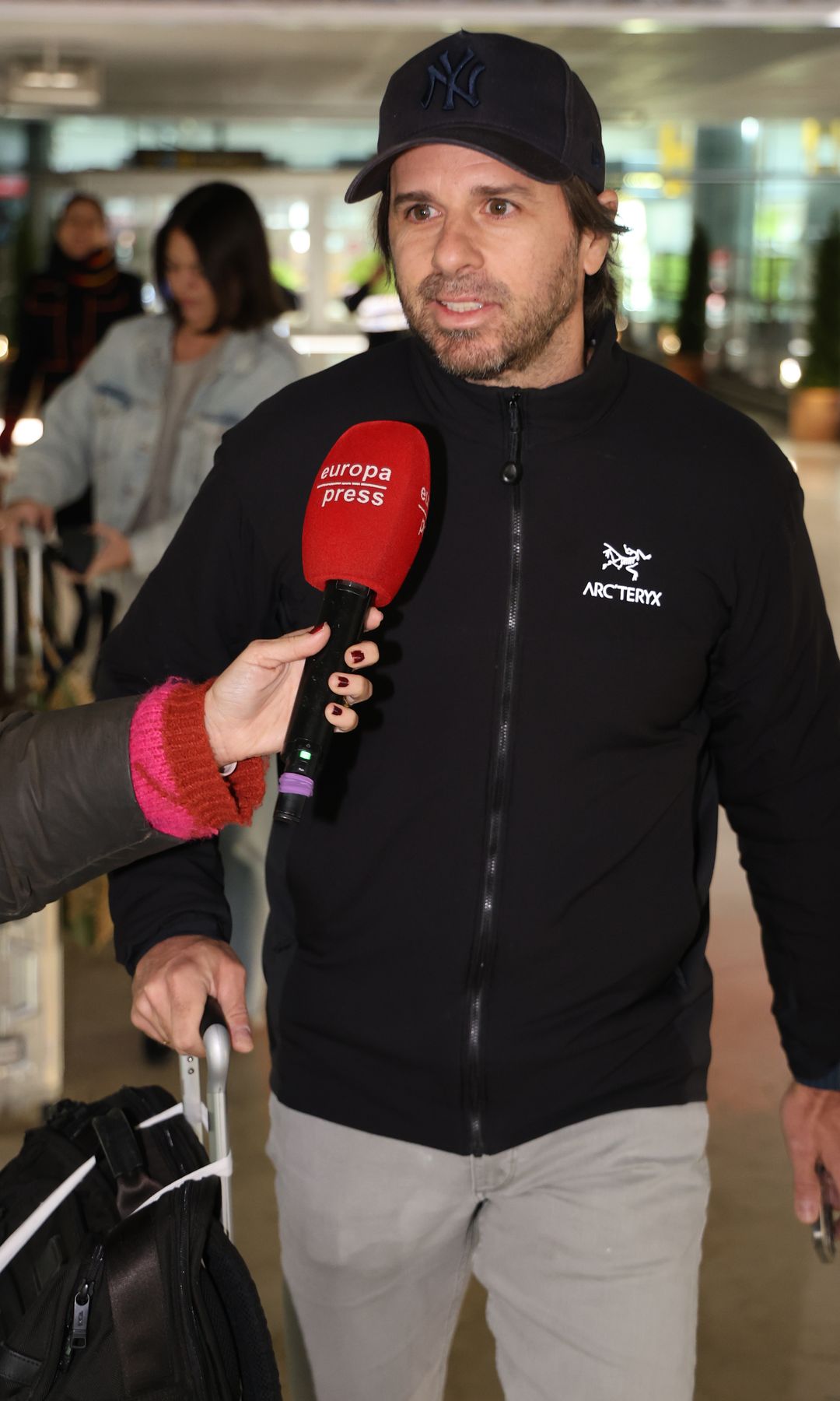 Álvaro Falcó a su llegada al aeropuerto, a 10 de diciembre de 2024, en Madrid (España) 