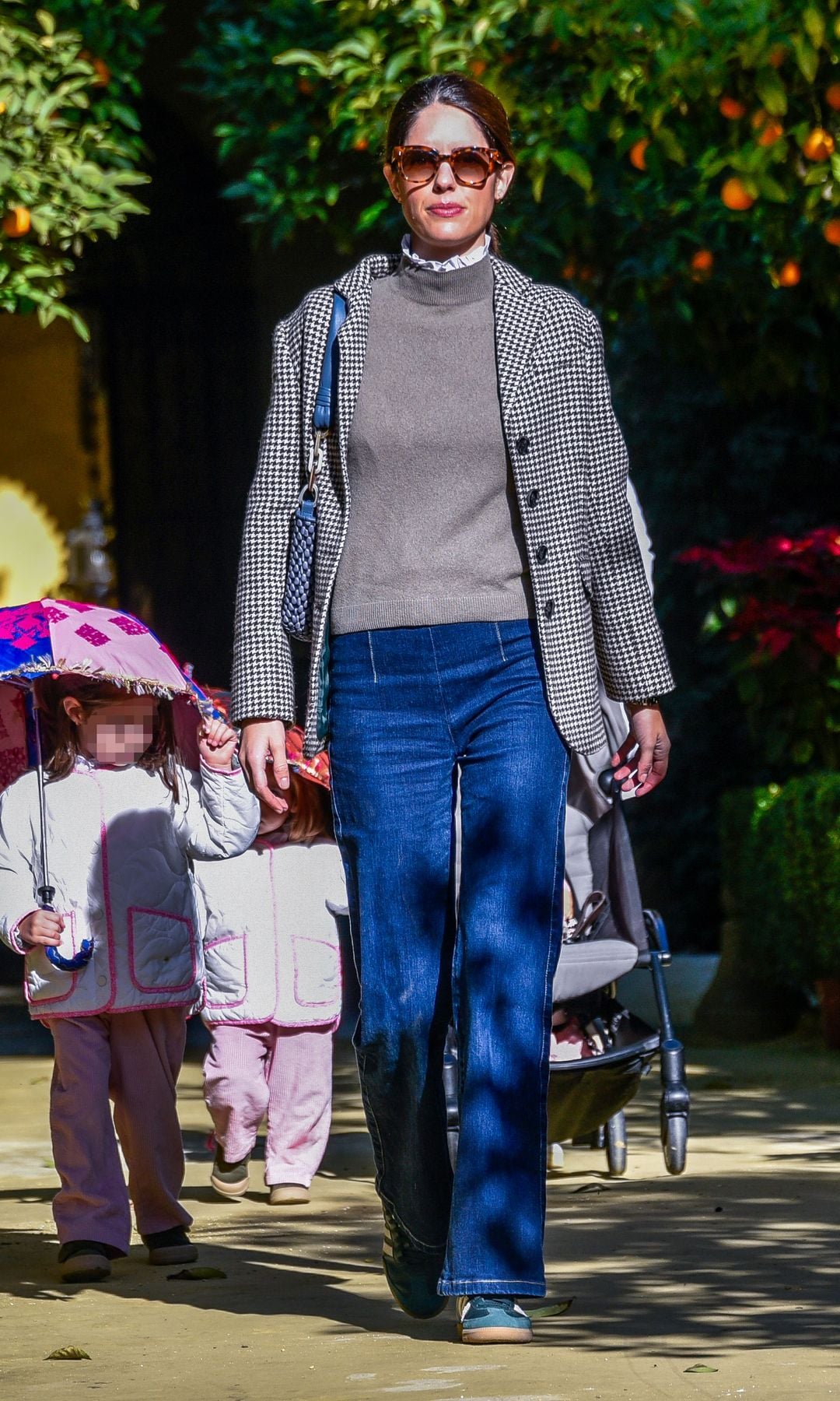 Sofía Palazuelo con sus hijas en Sevilla